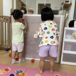 室内でボール遊び
